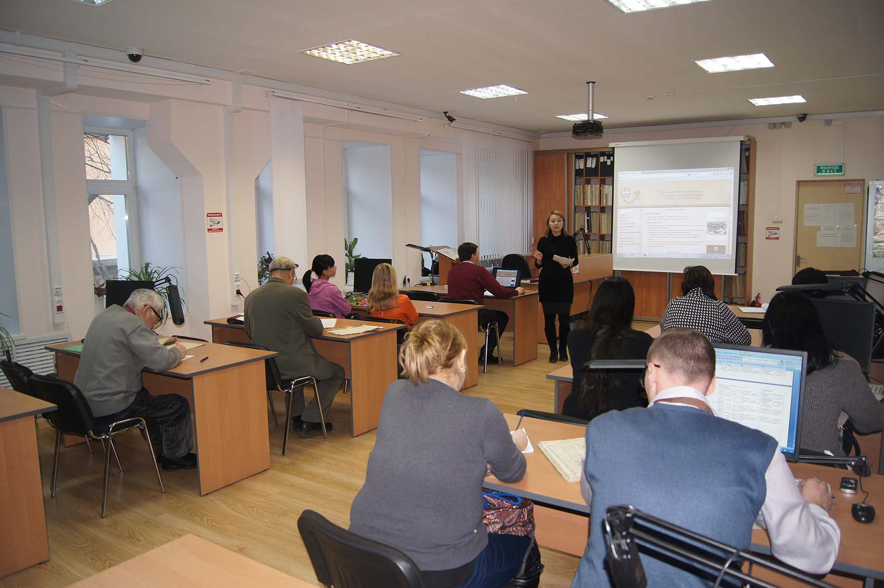 2 декабря 2014 г. в Государственном архиве РБ была проведена обзорная экскурсия для студентов заочного отделения направления «Музеология и охрана культурного и природного наследия» ФГБОУ ВПО 